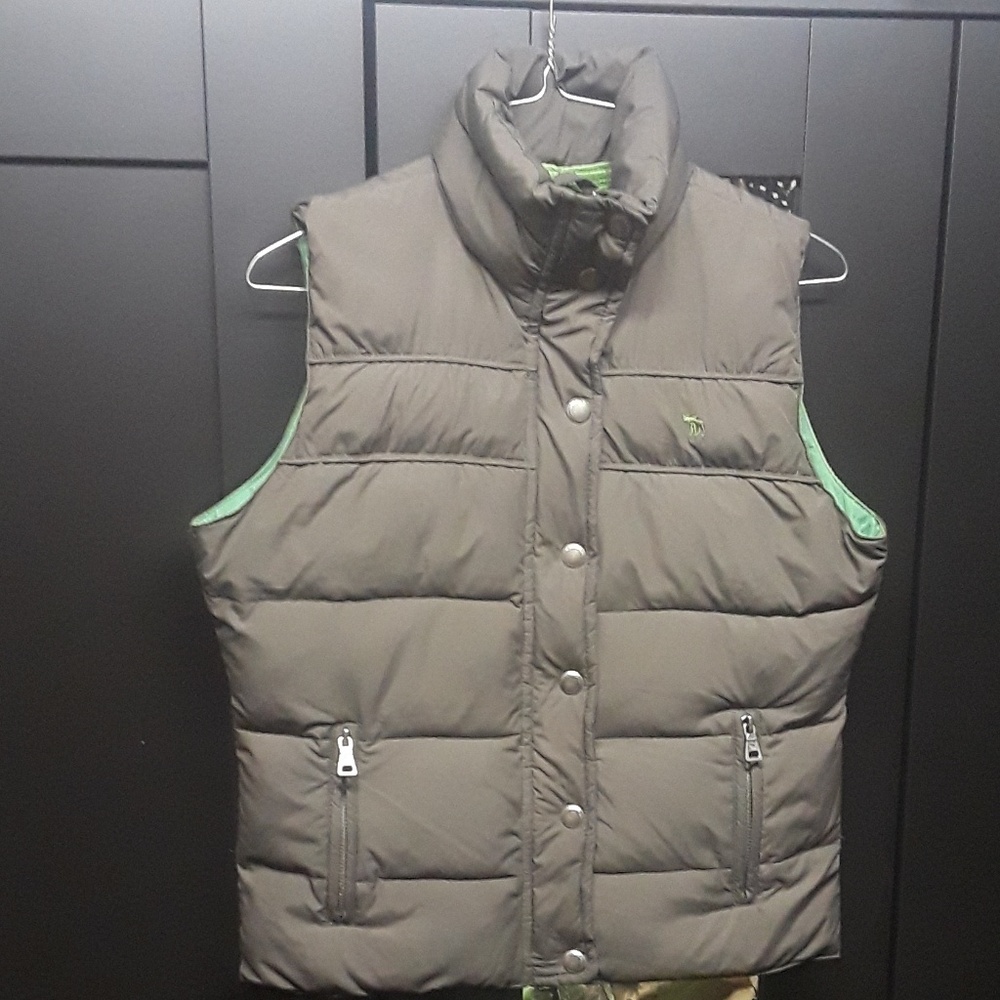 Abercrombie Puffer Vest small